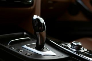 Boîte automatique voiture hybride : entretien et spécificités
